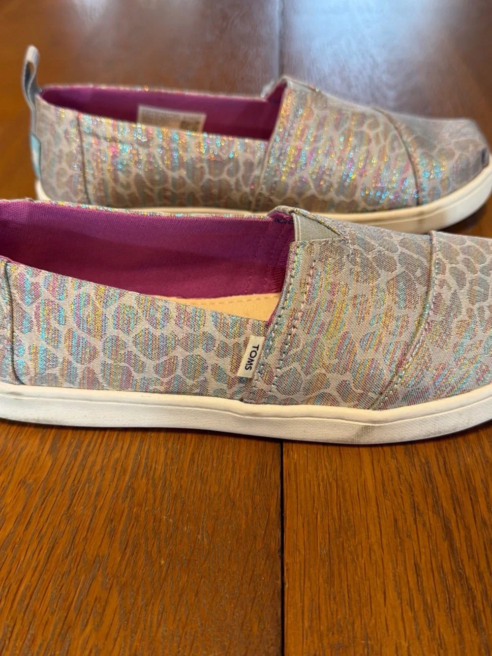 TOMS Youth Size 2.5 Slip on - New